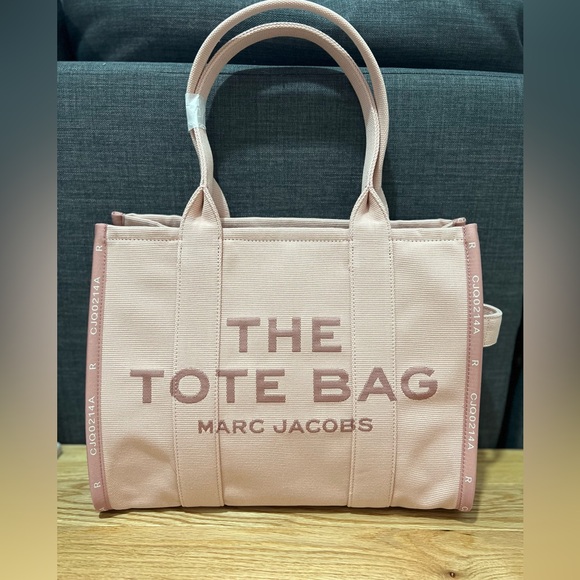 Marc Jacobs Handbags - Marc Jacobs Blush Pink Logo Tote